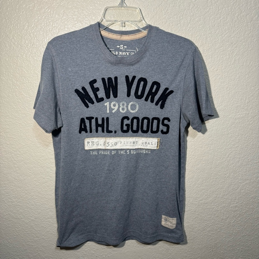 Old Navy Men’s NYC New York Graphic T-Shirt Small Gray Athletic Goods Tee